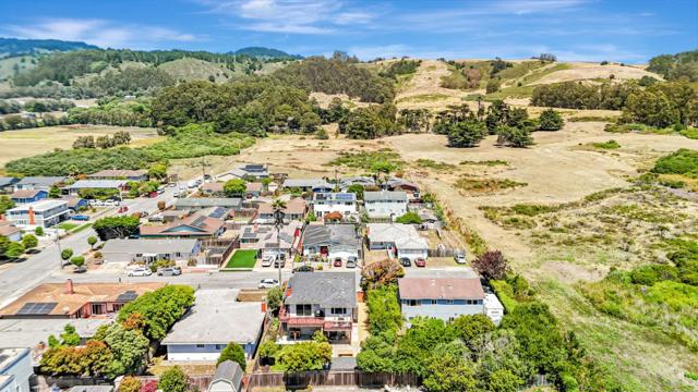 908 Bancroft Ave, Half Moon Bay CA: https://media.crmls.org/mediaz/a7ce51f0-972a-42ab-8984-7f3ab0018be6.jpg