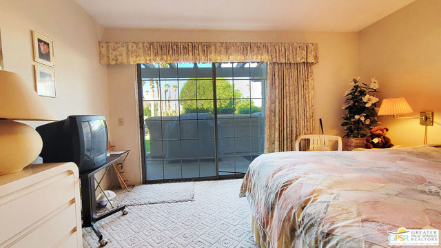 2700 E Mesquite Avenue, Palm Springs CA: https://media.crmls.org/mediaz/a7ce6c5f-438b-43ac-8a97-9fa2c53d9ff6.jpg