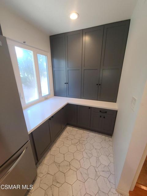 933 21st Street, Santa Monica CA: https://media.crmls.org/mediaz/a7ce9bd7-8439-4671-9305-811590f09880.jpg