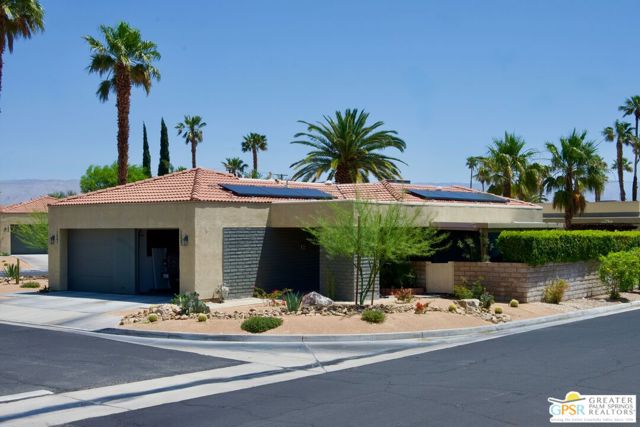 1533 N Sunflower Court, Palm Springs CA: https://media.crmls.org/mediaz/a7ceba05-b678-49d7-aa82-bb87fec8798b.jpg