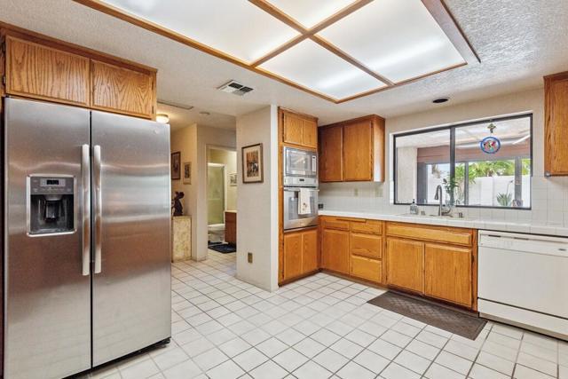 1366 E Verbena Drive, Palm Springs CA: https://media.crmls.org/mediaz/a7cf07f5-03bb-425f-baee-56b3652998c4.jpg