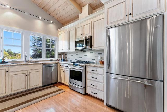 455 Calle Del Sol, Aptos CA: https://media.crmls.org/mediaz/a7cf2430-d580-4d82-8b91-f125cff14f13.jpg