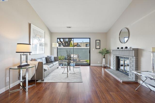 3525 Mcsherry Way, Alameda CA: https://media.crmls.org/mediaz/a7cfaeac-3ec4-409a-975c-e55c41a2c95e.jpg