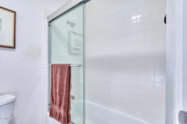 675 Oak Run Trail, Oak Park CA: https://media.crmls.org/mediaz/a7cfbb12-fbe4-494f-8135-600cd842d273.jpg