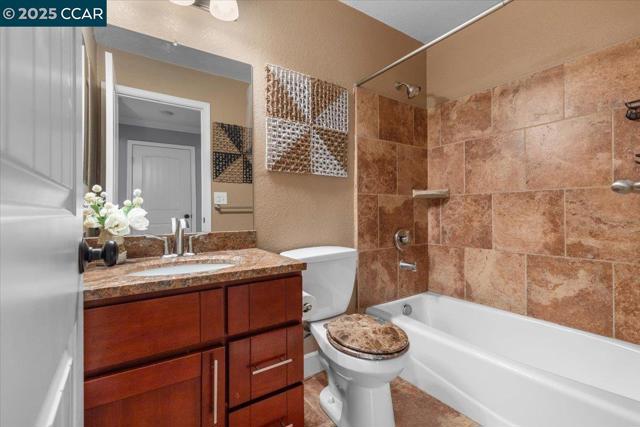 5555 Alabama Dr, Concord CA: https://media.crmls.org/mediaz/a7cfe17a-4fc9-473d-b7ea-20fcdff01dc9.jpg