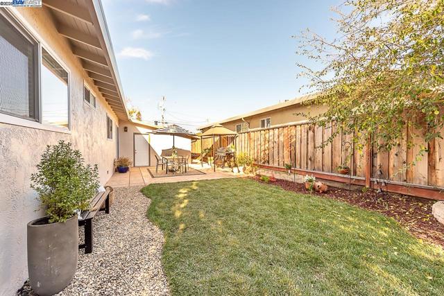 41327 Erma Ave, Fremont CA: https://media.crmls.org/mediaz/a7cffe89-734e-4c2c-a314-0d631ad9baa3.jpg