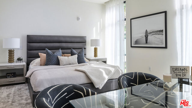 425 N Palm Drive, Beverly Hills CA: https://media.crmls.org/mediaz/a7d02840-df04-42c9-a812-b0b1cf74bca4.jpg