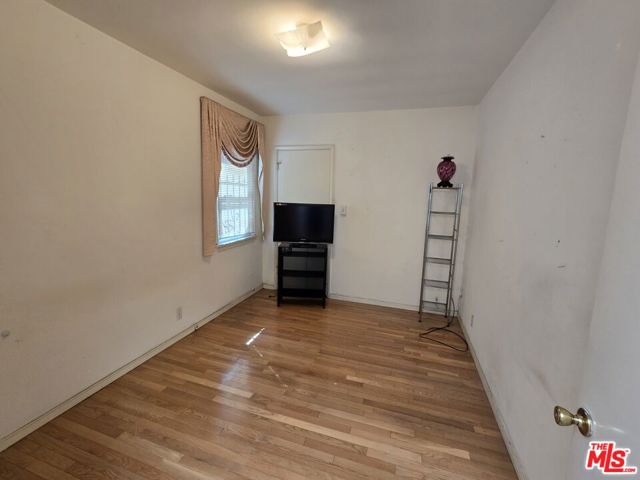 12846 Short Avenue, Los Angeles CA: https://media.crmls.org/mediaz/a7d02958-e263-4448-be78-49db0825d103.jpg