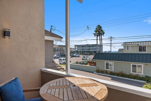 Detail Gallery Image 11 of 32 For 458 3rd St, Encinitas,  CA 92024 - 3 Beds | 3 Baths