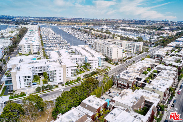 4250 Via Dolce, Marina del Rey CA: https://media.crmls.org/mediaz/a7d064cd-7188-4a5b-93a9-0f8ca48a3ee6.jpg