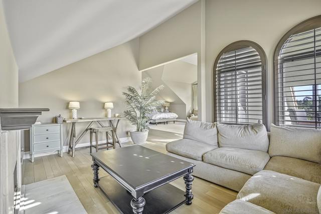 5305 La Crescenta, Rancho Santa Fe CA: https://media.crmls.org/mediaz/a7d15170-2fb8-4a0f-bcc6-3f64c1e7ac52.jpg