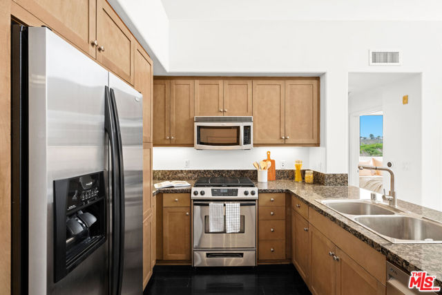 13044 Pacific Promenade, 424 photo 6