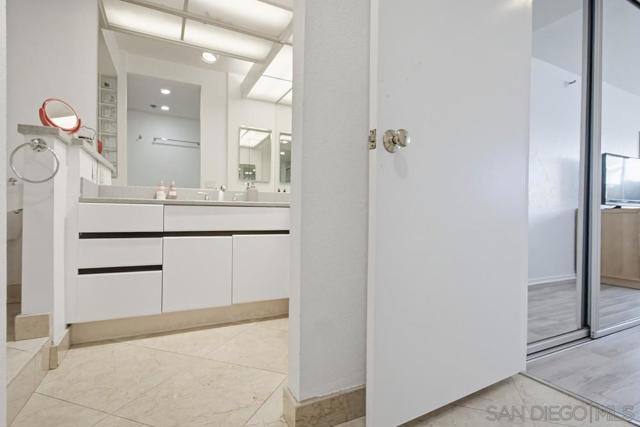 1820 Avenida Del Mundo, Coronado CA: https://media.crmls.org/mediaz/a7d2015f-8418-4b81-a878-b905ddbbd01e.jpg