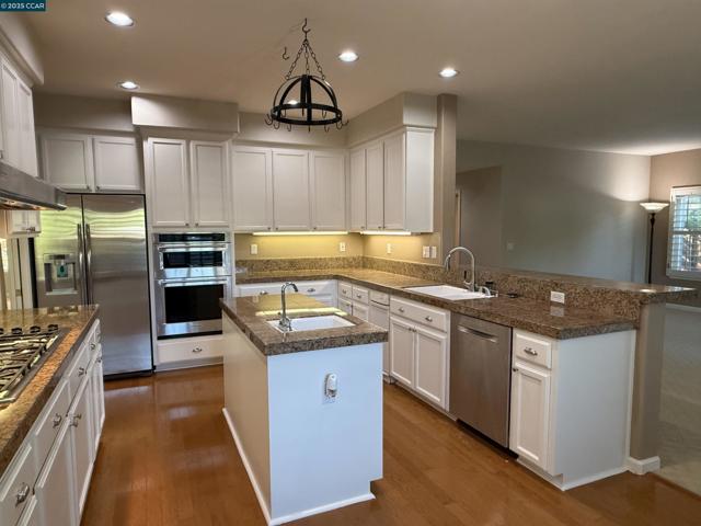 600 Bourne Ct, Danville CA: https://media.crmls.org/mediaz/a7d2dd17-b878-4557-a5aa-b11ddfeb04f1.jpg