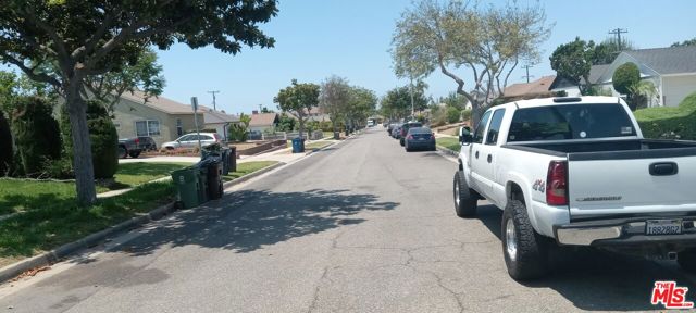 2308 W 117th Street, Hawthorne CA: https://media.crmls.org/mediaz/a7d42c06-911c-4e28-9c4d-51d73ca155f6.jpg