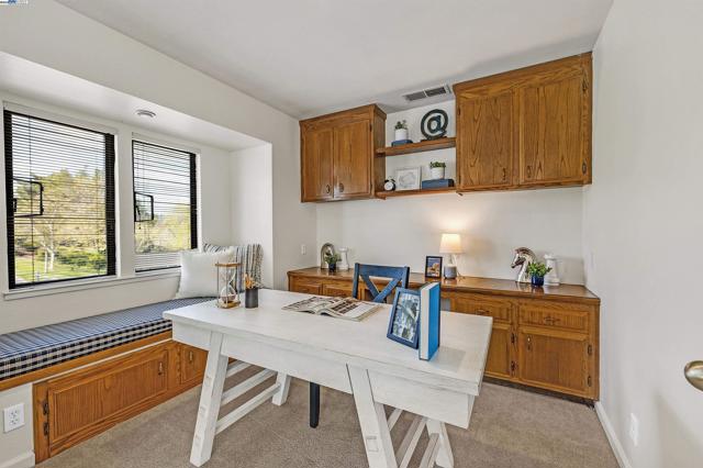 1068 Concord St, Pleasanton CA: https://media.crmls.org/mediaz/a7d42fee-2beb-417a-ab0b-bb9f5548ca4e.jpg