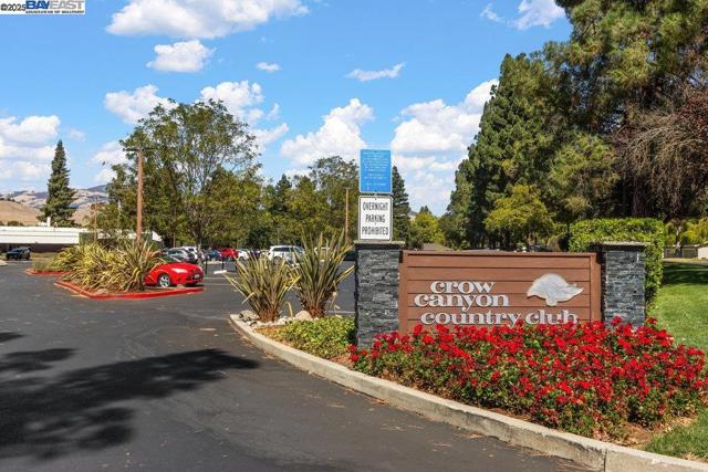 586 CAMBRIAN WAY, Danville CA: https://media.crmls.org/mediaz/a7d4a131-303c-44c6-bec7-109efd9af35c.jpg