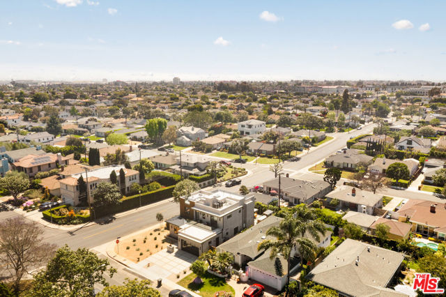 7543 Denrock Avenue, Los Angeles CA: https://media.crmls.org/mediaz/a7d4c095-cb84-43ea-9523-2c927ab0ebc8.jpg