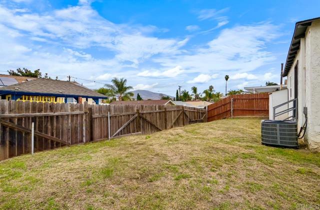 821 Maria Avenue, Spring Valley CA: https://media.crmls.org/mediaz/a7d5548d-f897-4f5f-8c17-0fefb9aaa070.jpg