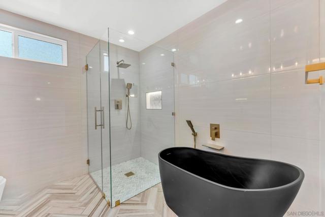 7105 Mimosa Dr, Carlsbad CA: https://media.crmls.org/mediaz/a7d566e5-48b7-4964-82be-5519b86936d1.jpg