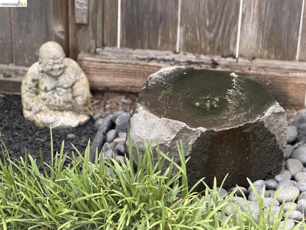 https://media.crmls.org/mediaz/a7d5d53e-bcdb-49d3-92f5-b993ee6286c8.jpg?preset=X-Large