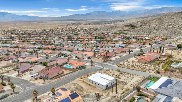 66778 Casa Grande Drive, Desert Hot Springs CA: https://media.crmls.org/mediaz/a7d5e696-2cc6-49c6-9c44-63a5b50e7464.jpg