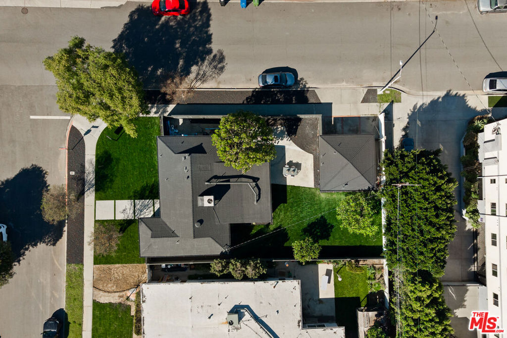 https://media.crmls.org/mediaz/a7d5fa67-0a48-42a1-b261-404ba9f8e08f.jpg?preset=X-Large