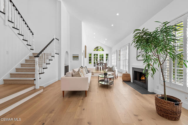 4799 Canterbury Street, Westlake Village CA: https://media.crmls.org/mediaz/a7d607f3-1718-4274-847c-9fc11599eeab.jpg