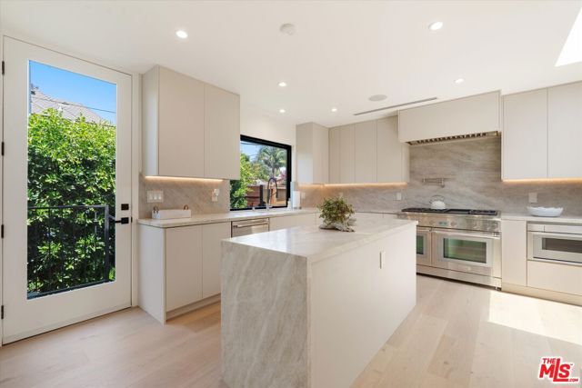 100 S La Jolla Avenue, Los Angeles CA: https://media.crmls.org/mediaz/a7d60d0c-b9a2-4705-bbd5-76a4b6751dab.jpg