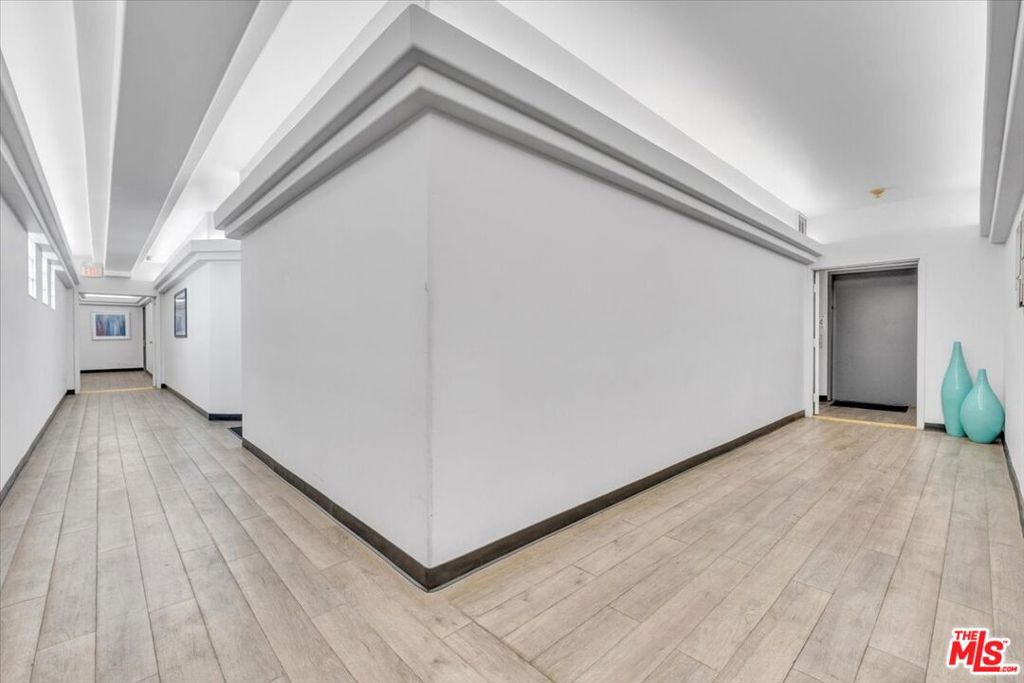 https://media.crmls.org/mediaz/a7d6130c-bf1e-427a-a092-916d31cc2f9d.jpg?preset=X-Large