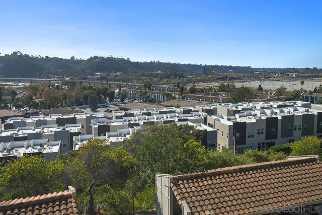 10400 caminito Cuervo, San Diego CA: https://media.crmls.org/mediaz/a7d6976c-b183-48dc-afd0-39482e20b9d1.jpg