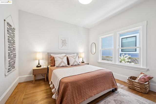 327 Hudson St, Oakland CA: https://media.crmls.org/mediaz/a7d70b17-bf49-45d5-8d56-22bd71c2b278.jpg