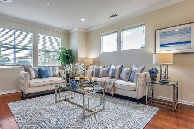 4432 Hyde Cmn, Fremont CA: https://media.crmls.org/mediaz/a7d733df-c83f-488d-bf42-13706e2864bb.jpg