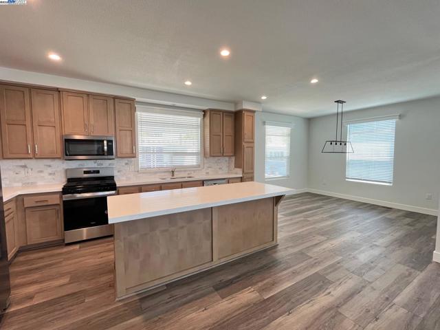 1587 Delemos Ave, Hayward CA: https://media.crmls.org/mediaz/a7d74851-4fa3-441f-9bb0-509275ad14b2.jpg