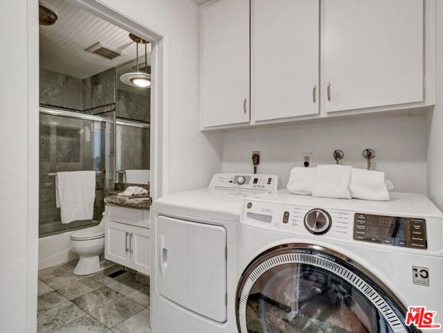 18111 Coastline Drive, Malibu CA: https://media.crmls.org/mediaz/a7d74da0-2658-4b21-9eff-c5eeb831382f.jpg
