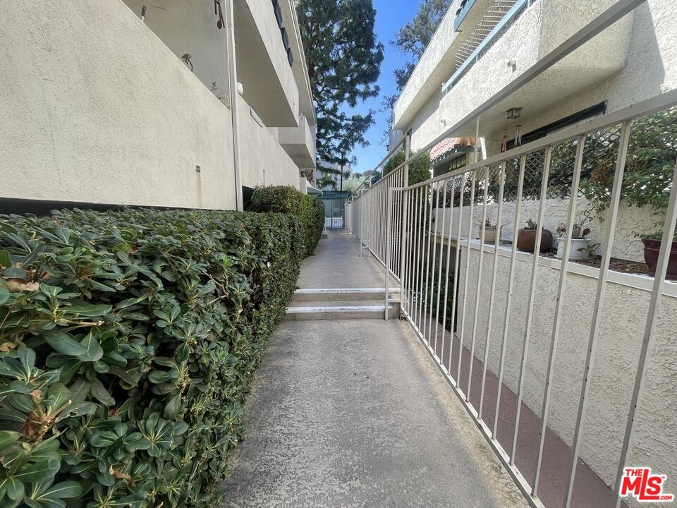 https://media.crmls.org/mediaz/a7d767af-b528-4b1a-9d9d-910691488709.jpg?preset=X-Large
