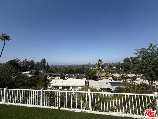 5714 El Canon Avenue, Woodland Hills CA: https://media.crmls.org/mediaz/a7d78944-7ea0-4552-8219-e25c9807fe2e.jpg