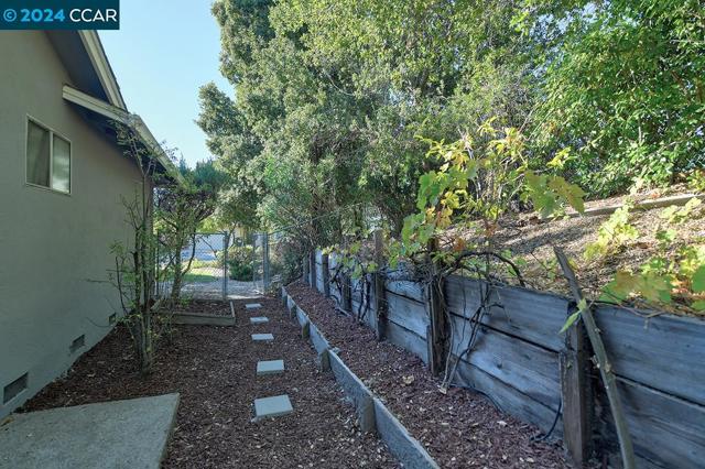 Image 22 of 58 For 640 Keith Court