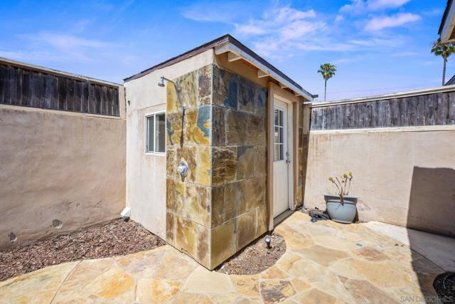 1568 Pacific Beach Dr, San Diego CA: https://media.crmls.org/mediaz/a7d81f16-72a6-497b-946d-5673234bb9a7.jpg