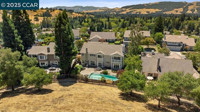 260 Edinburgh Cir, Danville CA: https://media.crmls.org/mediaz/a7d84bff-8723-48df-ab90-70870fe984bd.jpg