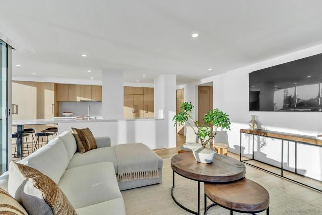 1830 Avenida Del Mundo, Coronado CA: https://media.crmls.org/mediaz/a7d90a55-1cef-441f-95b8-1a2131140180.jpg