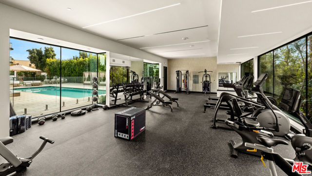 505 S Barrington Avenue, Los Angeles CA: https://media.crmls.org/mediaz/a7d91834-6735-40e3-97f0-b1005c43665a.jpg