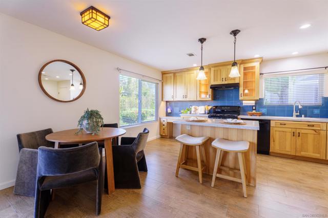 4382 Dowitcher Way, Oceanside CA: https://media.crmls.org/mediaz/a7d9a4e5-4bfb-4652-bd69-92f938c08070.jpg