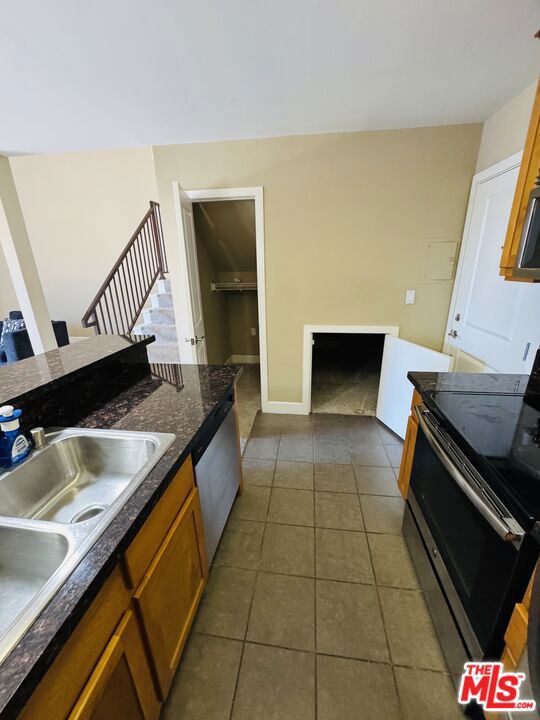 10982 Roebling Avenue, Los Angeles CA: https://media.crmls.org/mediaz/a7d9c67b-52ac-4ca6-b76f-3009eb70af36.jpg