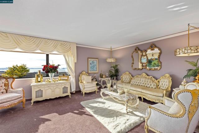 716 Gelston Pl, El Cerrito CA: https://media.crmls.org/mediaz/a7da7263-0f4b-433c-a2a3-8f799543a0b3.jpg