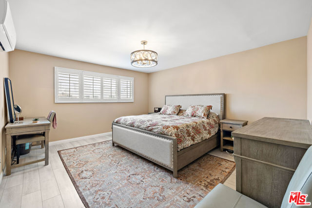 1228 14th Street, Santa Monica CA: https://media.crmls.org/mediaz/a7dab3df-5538-450a-8616-7fa859145c9f.jpg