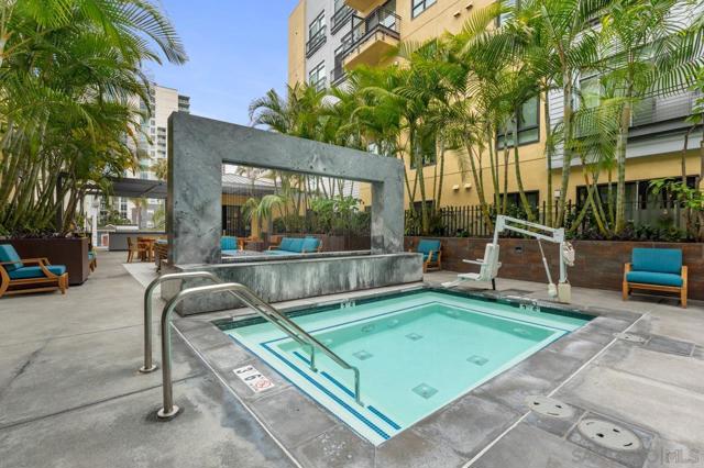889 Date St, San Diego CA: https://media.crmls.org/mediaz/a7daf818-557b-48ad-b800-a983506b1601.jpg
