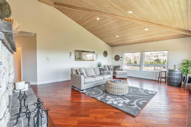 25061 Hidden Mesa Court, Monterey CA: https://media.crmls.org/mediaz/a7db014b-5572-4aa8-aef7-208e0ca12879.jpg