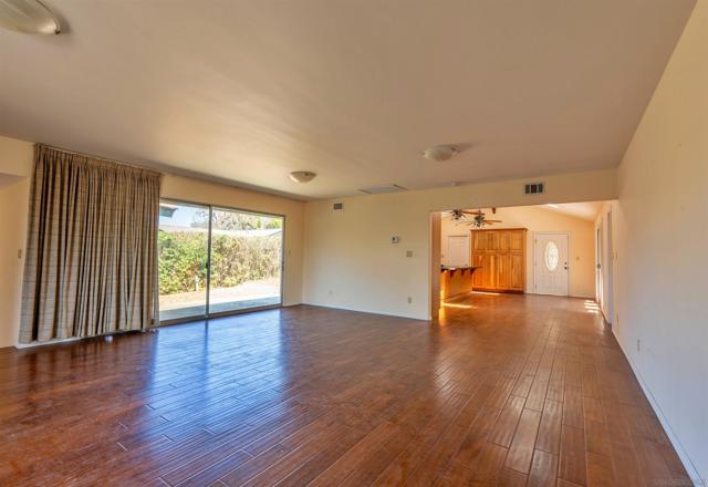 7835 La Jolla Vista Drive, La Jolla CA: https://media.crmls.org/mediaz/a7db857b-a53e-4554-964c-37628d6a6c03.jpg