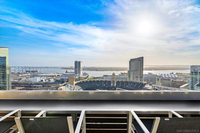 321 10Th Ave, San Diego CA: https://media.crmls.org/mediaz/a7dbeee6-be43-44d0-a784-10dd4fe81141.jpg